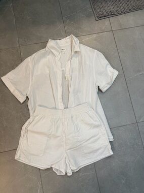 Aritzia Wilfred Free White Elastic Waist Shorts & Button Shirt Set